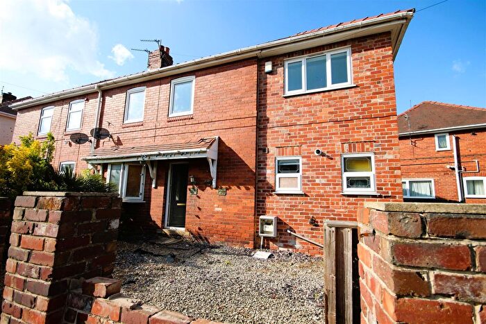 4 Bedroom Semi-Detached House For Sale In New Lane Crescent, Upton, WF9