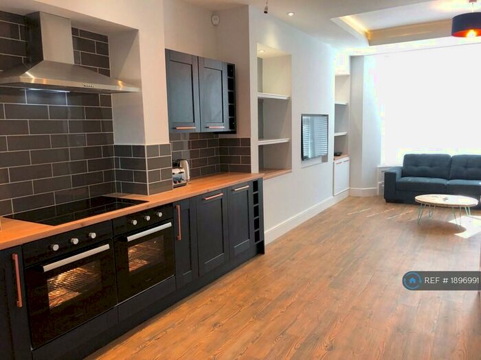 6 Bedroom Terraced House To Rent In Gresford Avenue, Liverpool, L17