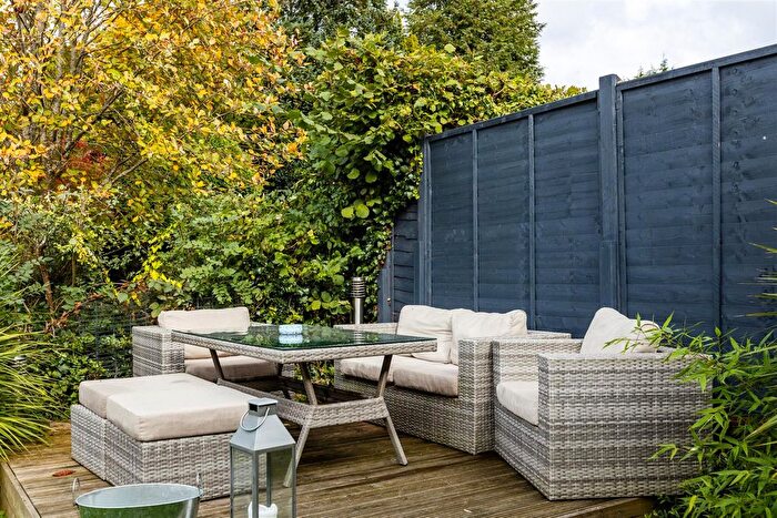 4 Bedroom Detached House For Sale In Buxton Place, Caterham, CR3