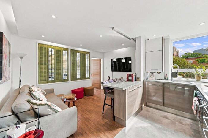 1 Bedroom Flat For Sale In Great North Road, London, N2