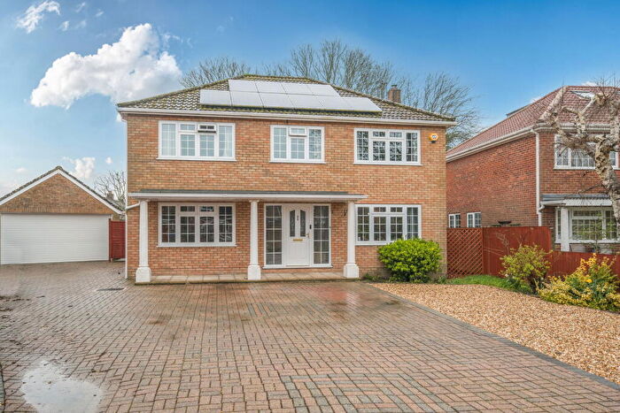4 Bedroom Detached House For Sale In Buttermere Drive, Basingstoke, RG22