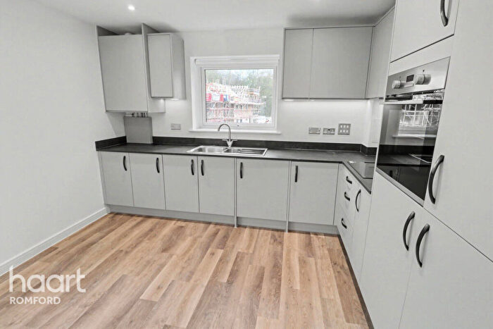 2 Bedroom Apartment To Rent In Orchid Avenue, Harold Hill, RM3