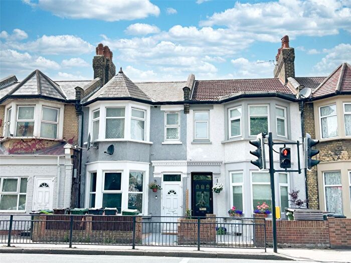 2 Bedroom Flat To Rent In Chingford Road, Walthamstow, E17