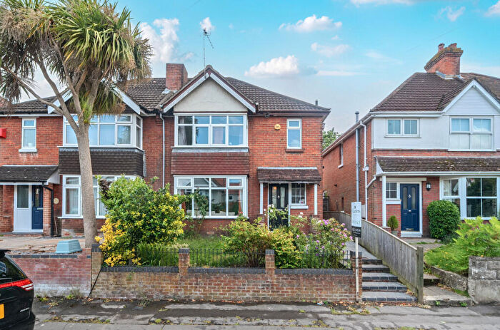 3 Bedroom Semi-Detached House For Sale In Newlands Avenue, Shirley, Southampton, Hampshire, SO15