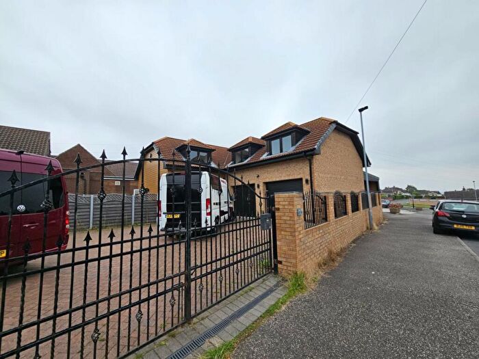 4 Bedroom Detached House To Rent In Dartree Walk, Darfield, S73