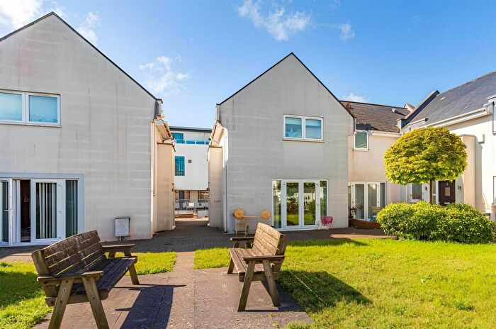 2 Bedroom House For Sale In Commercial Road, Poole, BH14