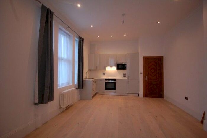 2 Bedroom Flat To Rent In Chiswick High Road, London, W4