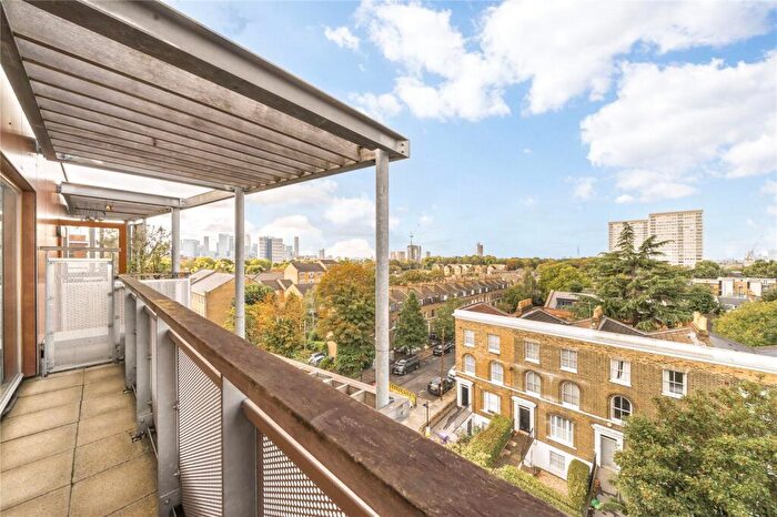 1 Bedroom Flat For Sale In Steward House, Trevithick Way, Bow, London, E3