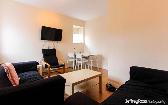 7 Bedroom Private Halls To Rent In Richmond Road, Roath, CF24