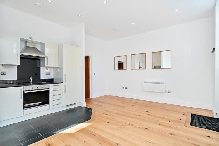 1 Bedroom Flat To Rent In Peckham Grove, SE15