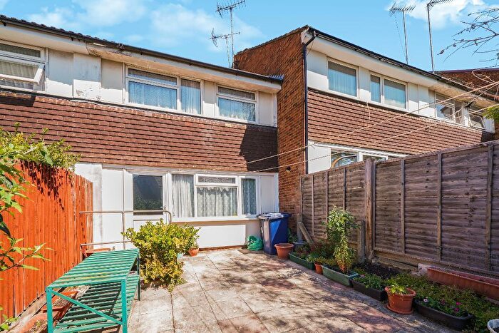 3 Bedroom House For Sale In Ridge Road, London, NW2