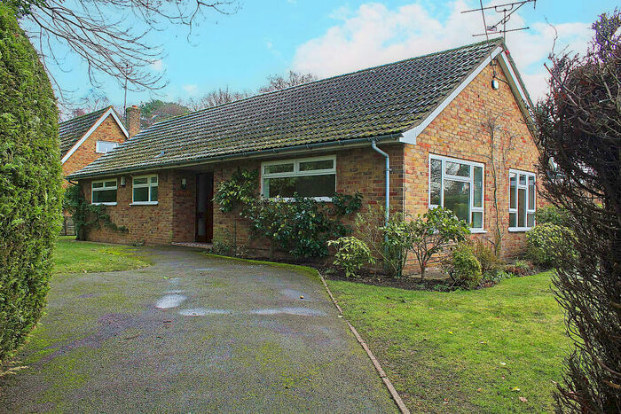 3 Bedroom Bungalow To Rent In Cresent Lane, Ash Vale, GU12