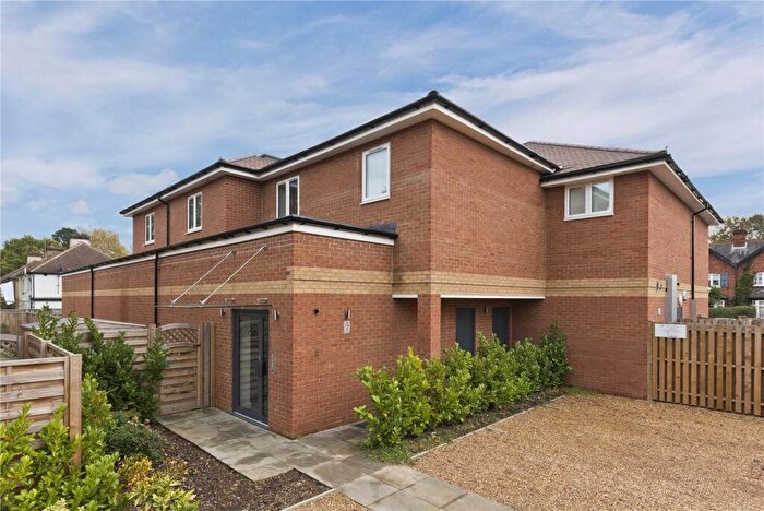 2 Bedroom Apartment To Rent In Church Road, Addlestone, Surrey, KT15