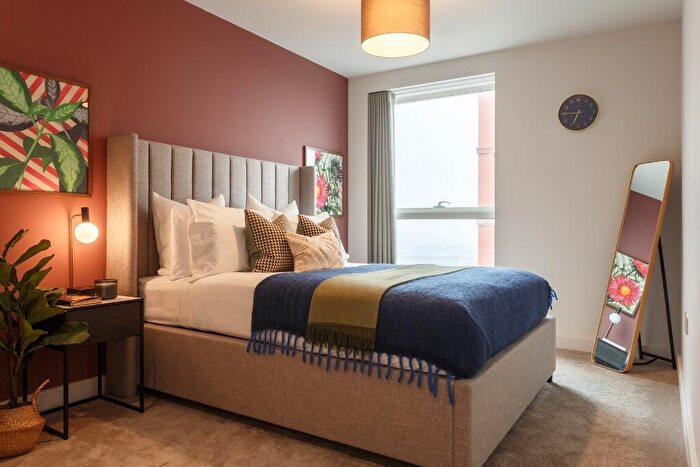 2 Bedroom Apartment To Rent In Rochdale Road, Manchester, Greater Manchester, M4