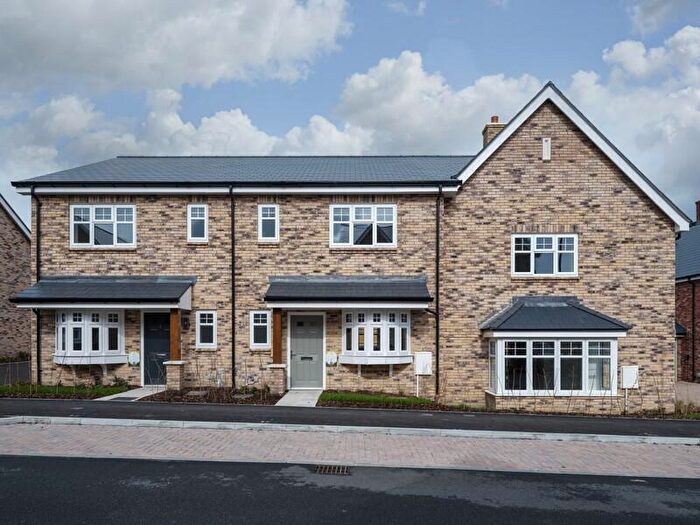 3 Bedroom End Of Terrace House For Sale In Ively Road, Fleet, GU51