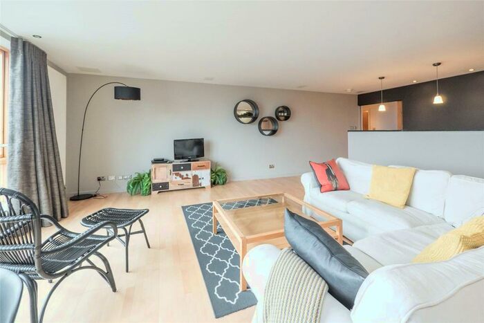 2 Bedroom Flat To Rent In Gardners Crescent, Edinburgh, EH3