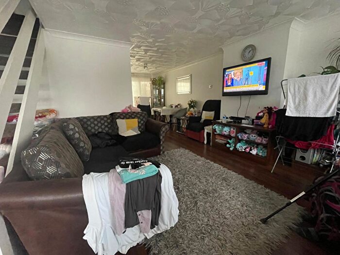 3 Bedroom Terraced House For Sale In Scots Close, Staines, TW19