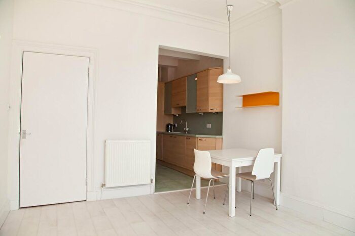 2 Bedroom Flat To Rent In Abbey Street, Abbeyhill, Edinburgh, EH7