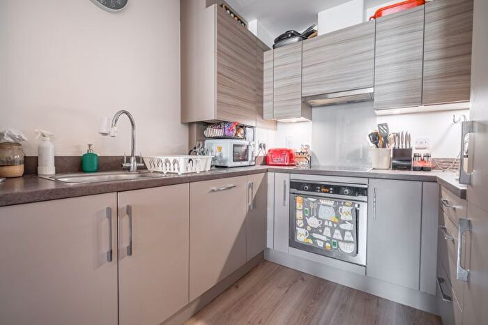 1 Bedroom Flat To Rent In Flambard Way, Godalming, GU7