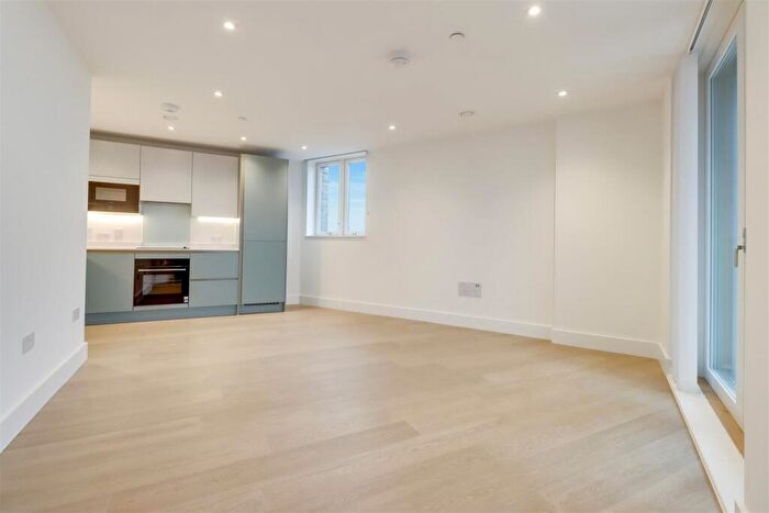 2 Bedroom Apartment To Rent In Herne Hill Road, London, SE24