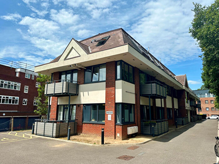1 Bedroom Flat For Sale In Leatherhead, KT22