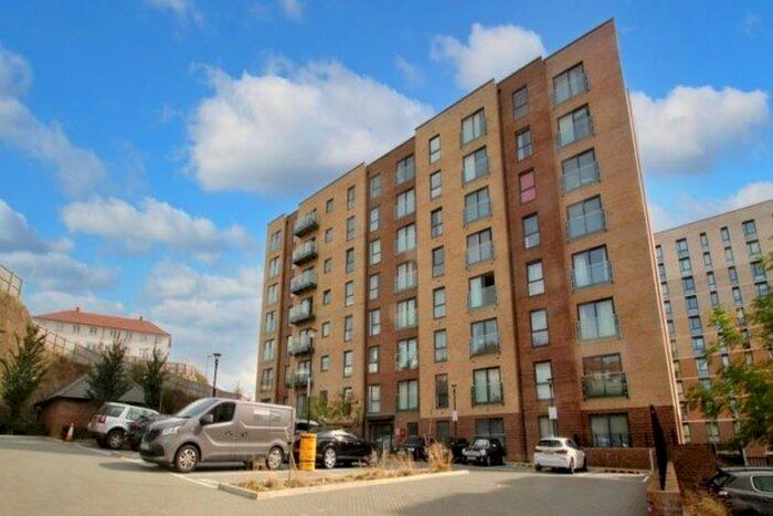 2 Bedroom Flat To Rent In Stirling Drive, Luton, LU2