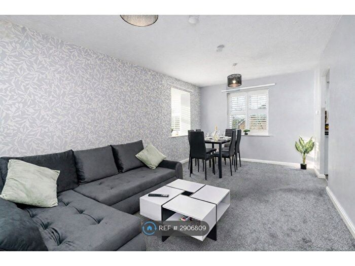2 Bedroom Flat To Rent In Flynn Court, Salford, M6