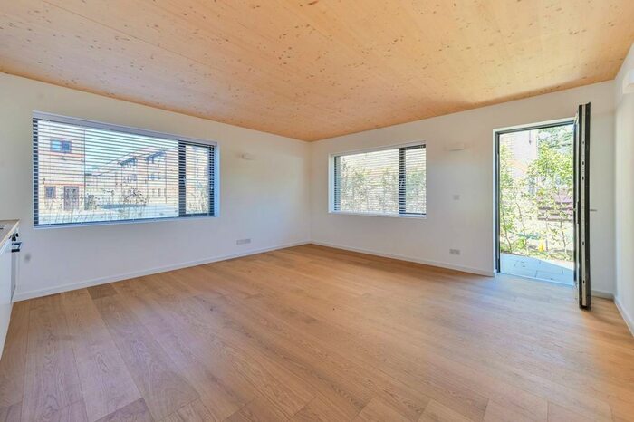 2 Bedroom Flat To Rent In Chobham Road, Stratford, London, E15