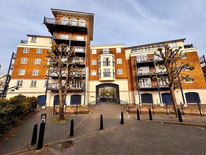 2 Bedroom Apartment To Rent In Challenger House, Limehouse, London, E14