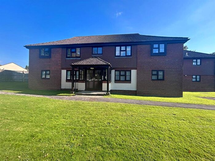 2 Bedroom Flat For Sale In Mansell Close, Bexhill-On-Sea, TN39