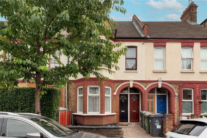 2 Bedroom Flat To Rent In Bloxhall Road, Leyton, London, E10