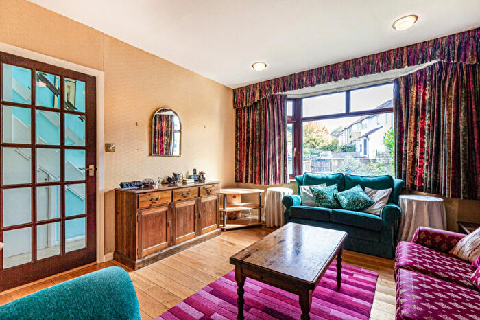 3 Bedroom Semi-Detached House For Sale In St Omer Road, Oxford, OX4