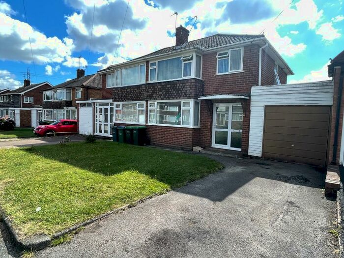 3 Bedroom Semi-Detached House To Rent In Theodore Close, Oldbury, West Midlands, B69