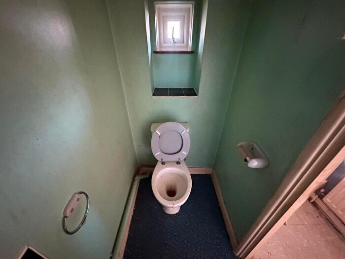 3 Bedroom Terraced House For Sale In Medway Close, Ilford, Greater London, IG1