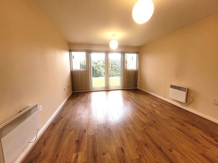 2 Bedroom Flat To Rent In Hawkes Close, Langley, Slough, SL3