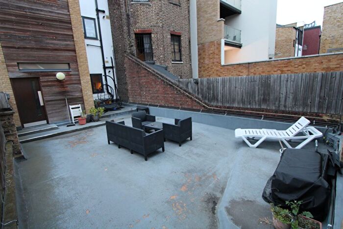 3 Bedroom Flat To Rent In Walworth Road, Walworth, SE17