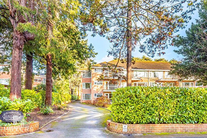 2 Bedroom Flat For Sale In Portarlington Road, Bournemouth, BH4