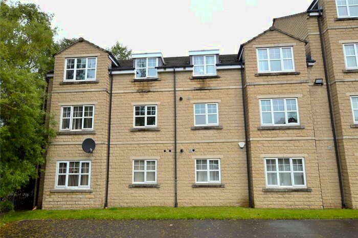 2 Bedroom Flat To Rent In Woolcombers Way, Bradford, West Yorkshire, BD4