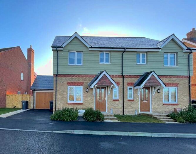 3 Bedroom Terraced House To Rent In Acacia Gardens, Farnham, Surrey, GU10