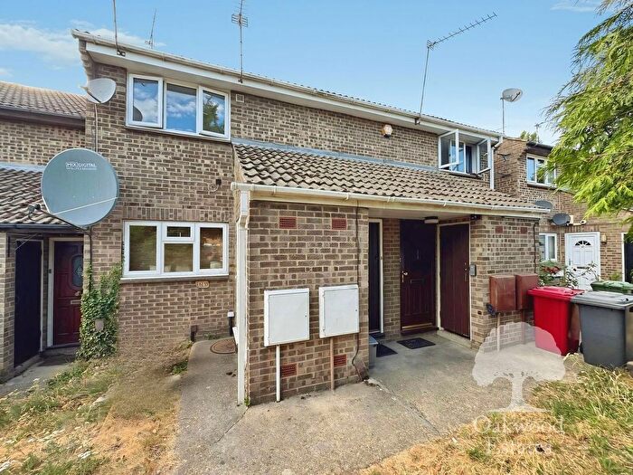 2 Bedroom Maisonette To Rent In Fotheringay Gardens, Slough, SL1