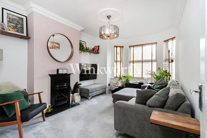 2 Bedroom Apartment To Rent In Carlingford Road, London, N15