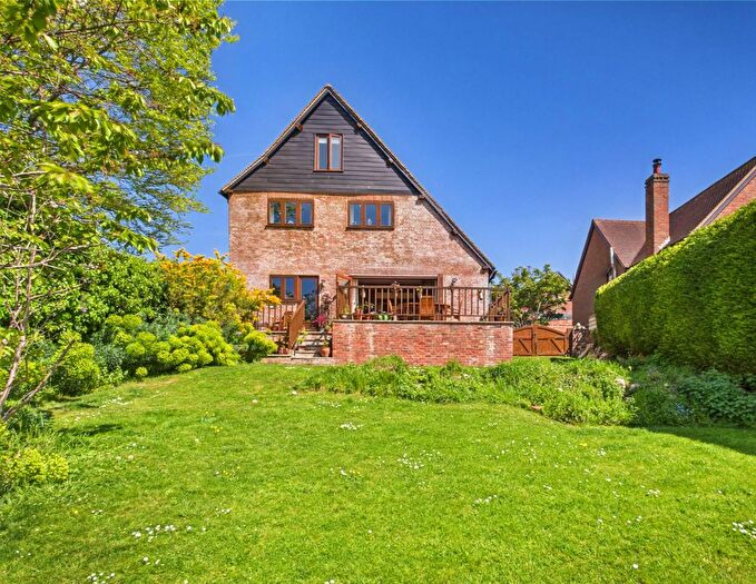 4 Bedroom Barn Conversion For Sale In High Street, Whitchurch, HP22