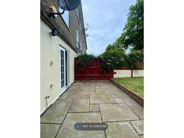 4 Bedroom Terraced House To Rent In Paul Gardens, Croydon, CR0