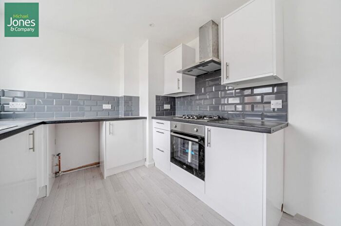 2 Bedroom End Of Terrace House To Rent In Willow Crescent, Worthing, West Sussex, BN13