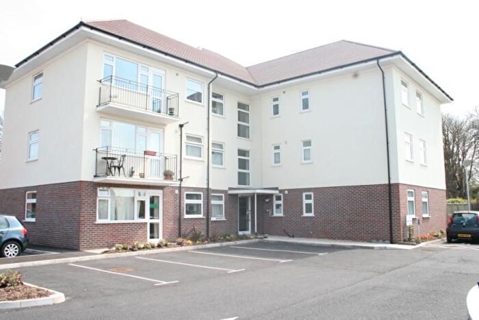 2 Bedroom Flat To Rent In Marine Court, Fitzalan Road, Littlehampton, West Sussex, BN17