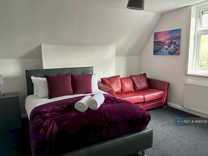 3 Bedroom Flat To Rent In Edgbaston, Birmingham, B16