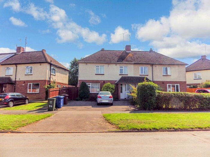 3 Bedroom Semi-Detached House To Rent In The Fairway, Banbury, Oxfordshire, OX16