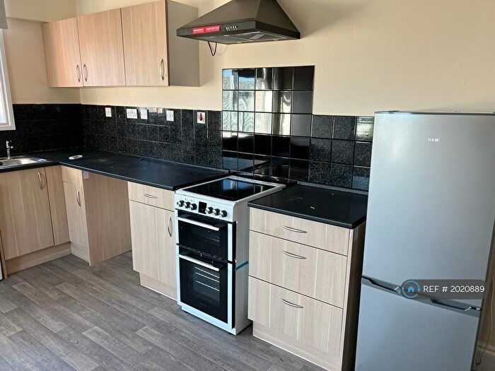 1 Bedroom Flat To Rent In Strand Street, Grimsby, DN32