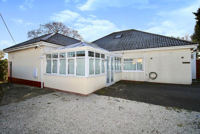 4 Bedroom Bungalow To Rent In Wellfield Road, Marshfield, Cardiff, CF3