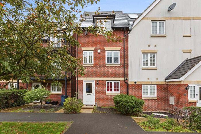 4 Bedroom Town House For Sale In Kingshill Drive, High Wycombe, HP13